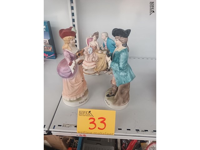 Lot 33 - biscuit beeldjes. 3 stuks - afbeelding 1 van  5