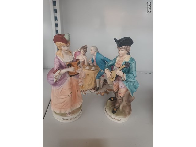 Lot 33 - biscuit beeldjes. 3 stuks - afbeelding 5 van  5