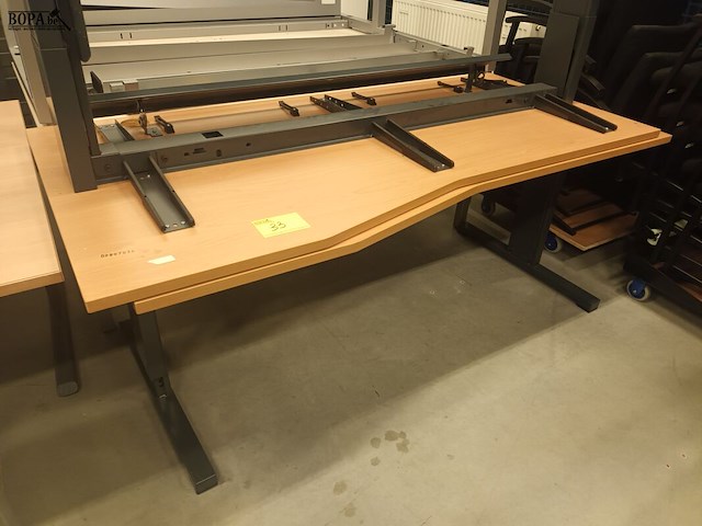 Lot 33 - bureautafel. 2 stuks - afbeelding 1 van  2
