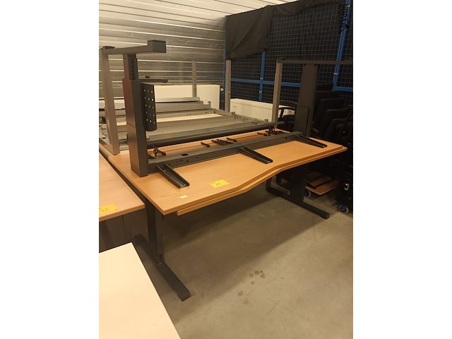Lot 33 - bureautafel. 2 stuks - afbeelding 2 van  2
