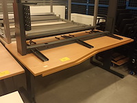 Lot 33 - bureautafel. 2 stuks - afbeelding 2 van  2