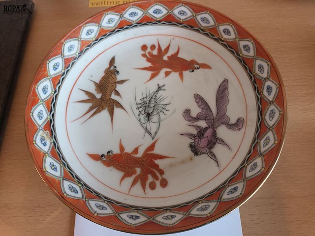 Lot 33 - chinees sierbord met vissen - afbeelding 2 van  4