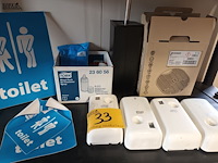 Lot 33 - diversen voor het toilet. 9 stuks - afbeelding 1 van  5