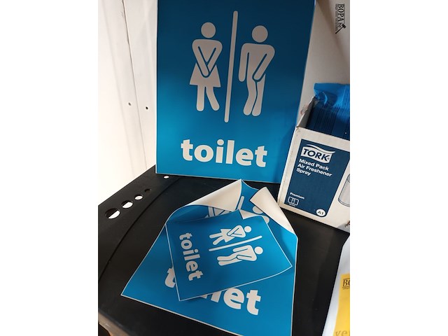 Lot 33 - diversen voor het toilet. 9 stuks - afbeelding 2 van  5