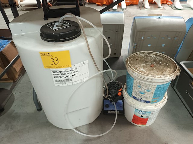 Lot 33 - doseerpomp astral pool - afbeelding 1 van  5