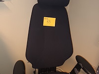 Lot 33 - ergonomische bureaustoel. 2 stuks - afbeelding 3 van  3