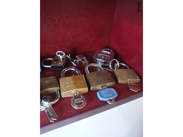 Lot 33 - hangsloten. 11 stuks - afbeelding 3 van  3
