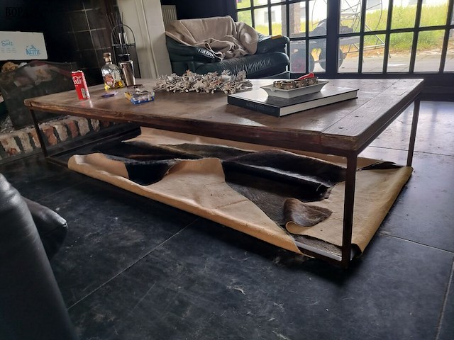 Lot 33 - houten salontafel - afbeelding 1 van  1