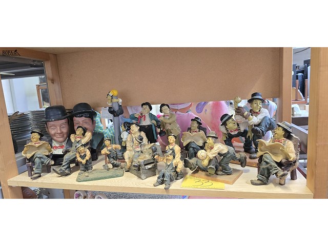 Lot 33 - laurel & hardy beeldjes ong 13 stuks - afbeelding 1 van  4