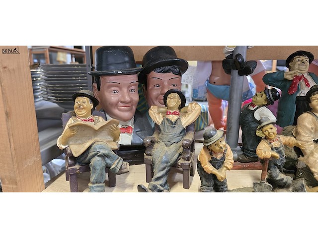 Lot 33 - laurel & hardy beeldjes ong 13 stuks - afbeelding 2 van  4