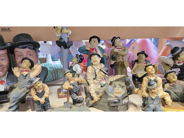 Lot 33 - laurel & hardy beeldjes ong 13 stuks - afbeelding 3 van  4