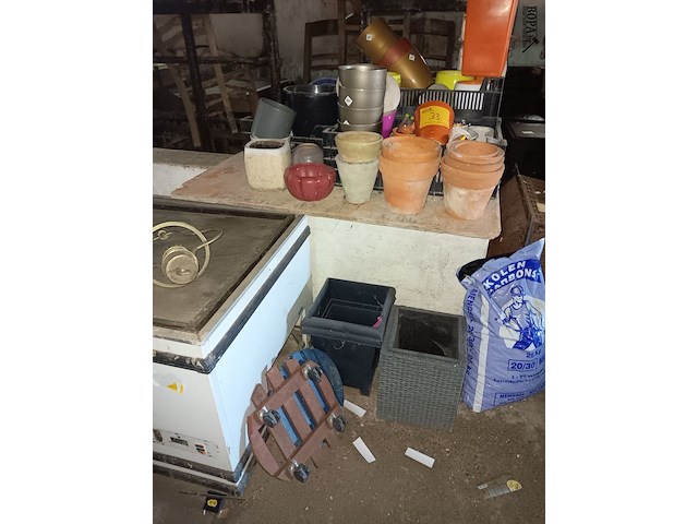 Lot 33 - lot bloempotjes - afbeelding 1 van  4