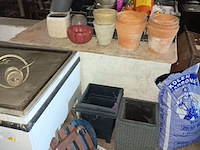 Lot 33 - lot bloempotjes - afbeelding 1 van  4