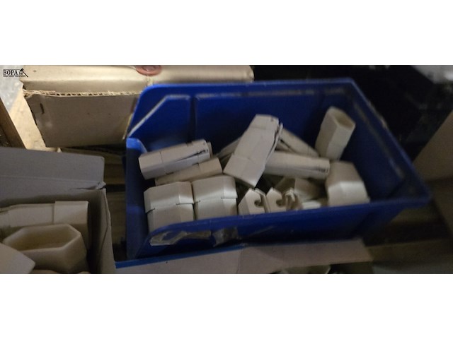 Lot 33 - lot stekkers en fittingen - afbeelding 3 van  4