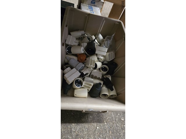 Lot 33 - lot stekkers en fittingen - afbeelding 4 van  4