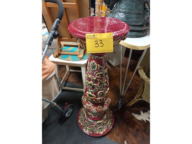 Lot 33 - plantenstandaard majolica - afbeelding 1 van  4