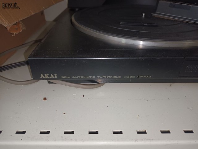 Lot 33 - platenspeler akai - afbeelding 2 van  3