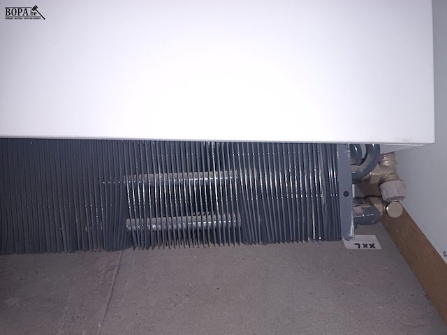 Lot 33 - radiator - afbeelding 2 van  3