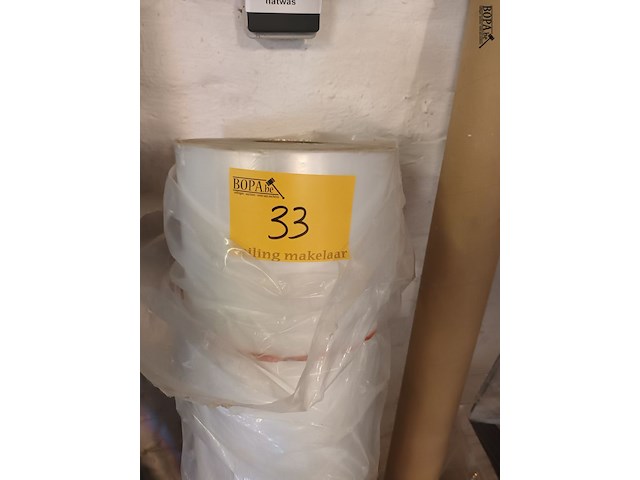 Lot 33 - rol plastiek folie - afbeelding 2 van  3
