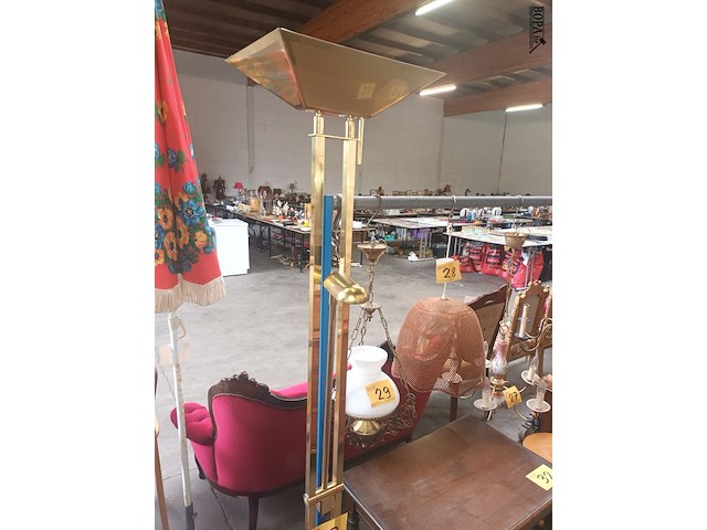 Lot 33 - staande lamp deknudt - afbeelding 1 van  5