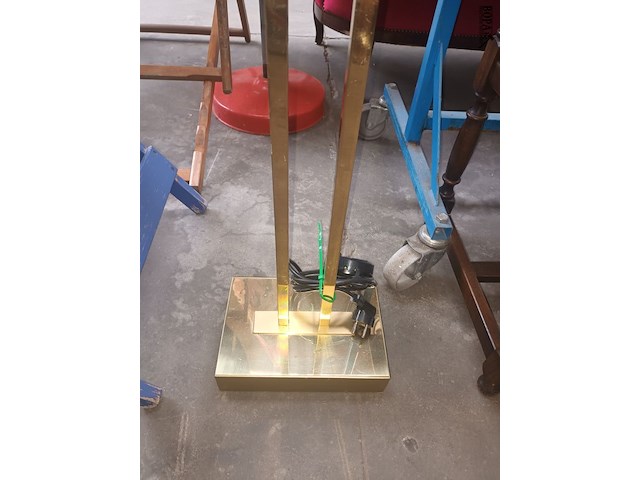 Lot 33 - staande lamp deknudt - afbeelding 2 van  5