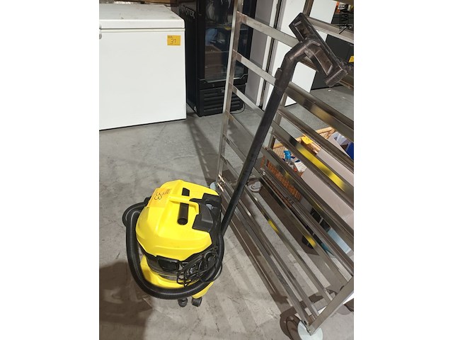 Lot 33 - stofzuiger kärcher - afbeelding 2 van  3