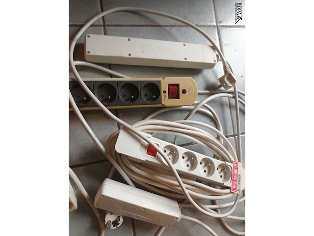 Lot 33 - verdeelstekkers. 7 stuks - afbeelding 2 van  3