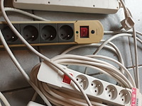 Lot 33 - verdeelstekkers. 7 stuks - afbeelding 2 van  3