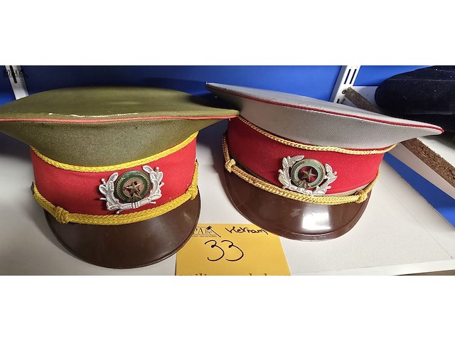 Lot 33 - vietnam 2 kepies - afbeelding 1 van  3