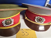 Lot 33 - vietnam 2 kepies - afbeelding 1 van  3