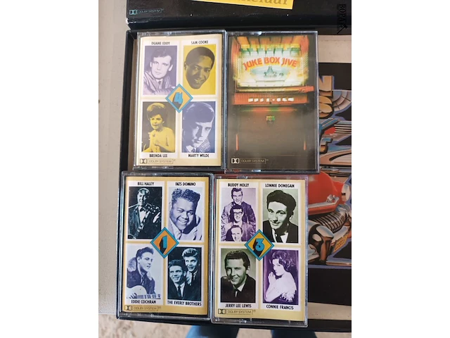 Lot 33 - vintage doos golden greats - afbeelding 2 van  3