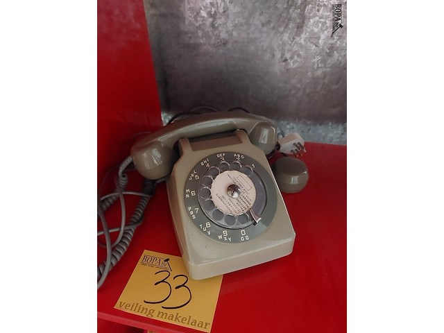 Lot 33 - vintage draaischijftelefoon - afbeelding 1 van  2