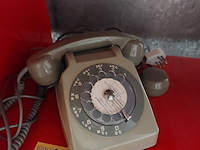 Lot 33 - vintage draaischijftelefoon - afbeelding 1 van  2