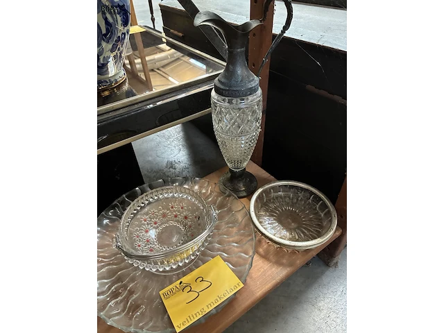 Lot 33 - vintage glazen en kristallen - afbeelding 1 van  4