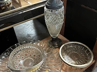 Lot 33 - vintage glazen en kristallen