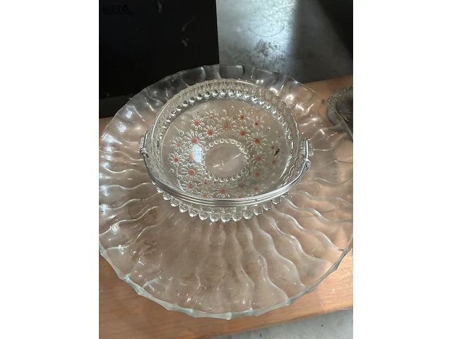 Lot 33 - vintage glazen en kristallen - afbeelding 2 van  4
