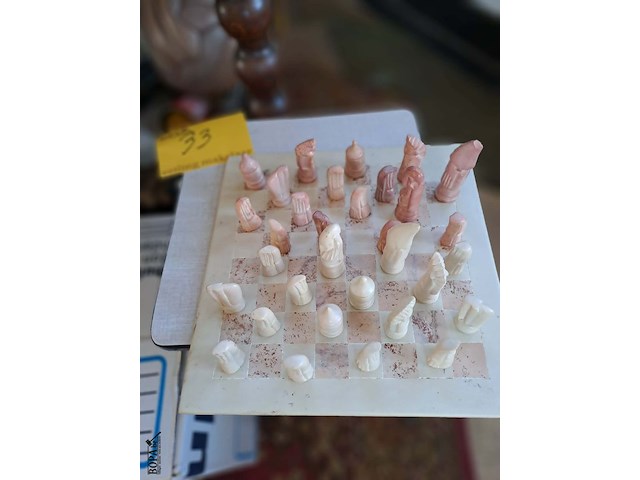 Lot 33 - vintage handgensneden afrikaans schaakspel uit natuursteen - afbeelding 1 van  2