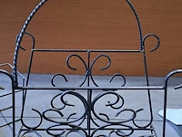 Lot 33 - vintage metalen bloembakrekken 2 stuks en houder - afbeelding 3 van  3