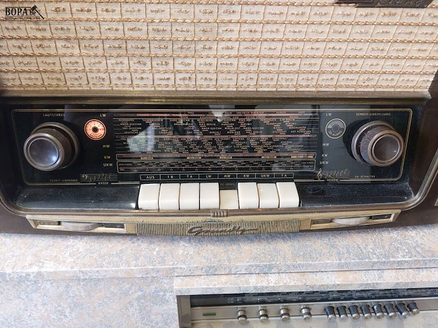 Lot 33 - vintage radio grundig 3035 - afbeelding 2 van  4