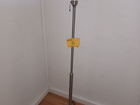 Lot 33 - vloerlamp ikea - afbeelding 1 van  4