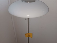 Lot 33 - vloerlamp ikea - afbeelding 2 van  4