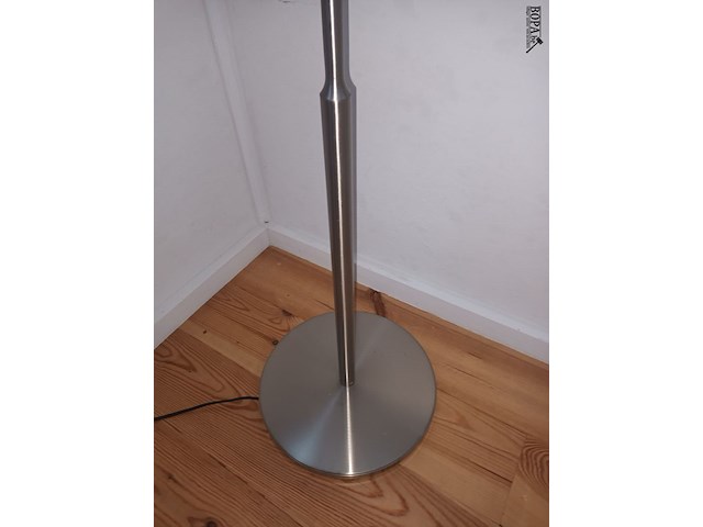 Lot 33 - vloerlamp ikea - afbeelding 3 van  4