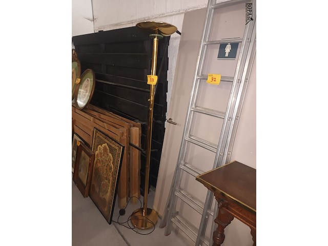 Lot 33 - vloerlamp - afbeelding 1 van  3