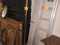 Lot 33 - vloerlamp - afbeelding 1 van  3