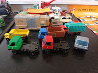 Lot 33 - vrachtwagens op schaal. 14 stuks - afbeelding 2 van  9