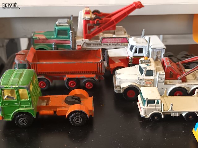 Lot 33 - vrachtwagens op schaal. 14 stuks - afbeelding 6 van  9