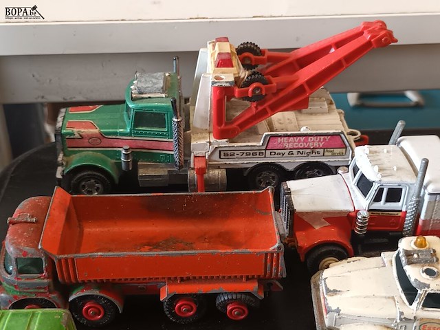Lot 33 - vrachtwagens op schaal. 14 stuks - afbeelding 7 van  9