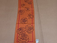 Lot 33 - zijden sjaal nina ricci - afbeelding 1 van  2