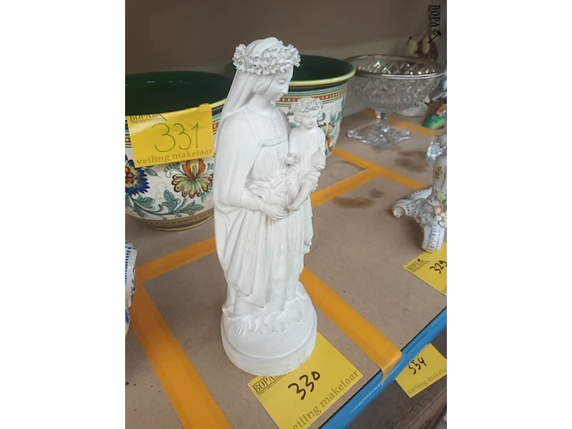Lot 330 - antiek heiligenbeeld in bisquit - afbeelding 2 van  4