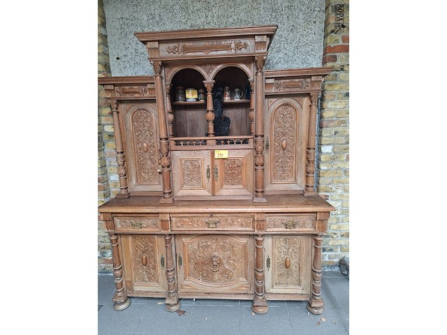 Lot 330 - grote antieke buffetkast - afbeelding 1 van  1